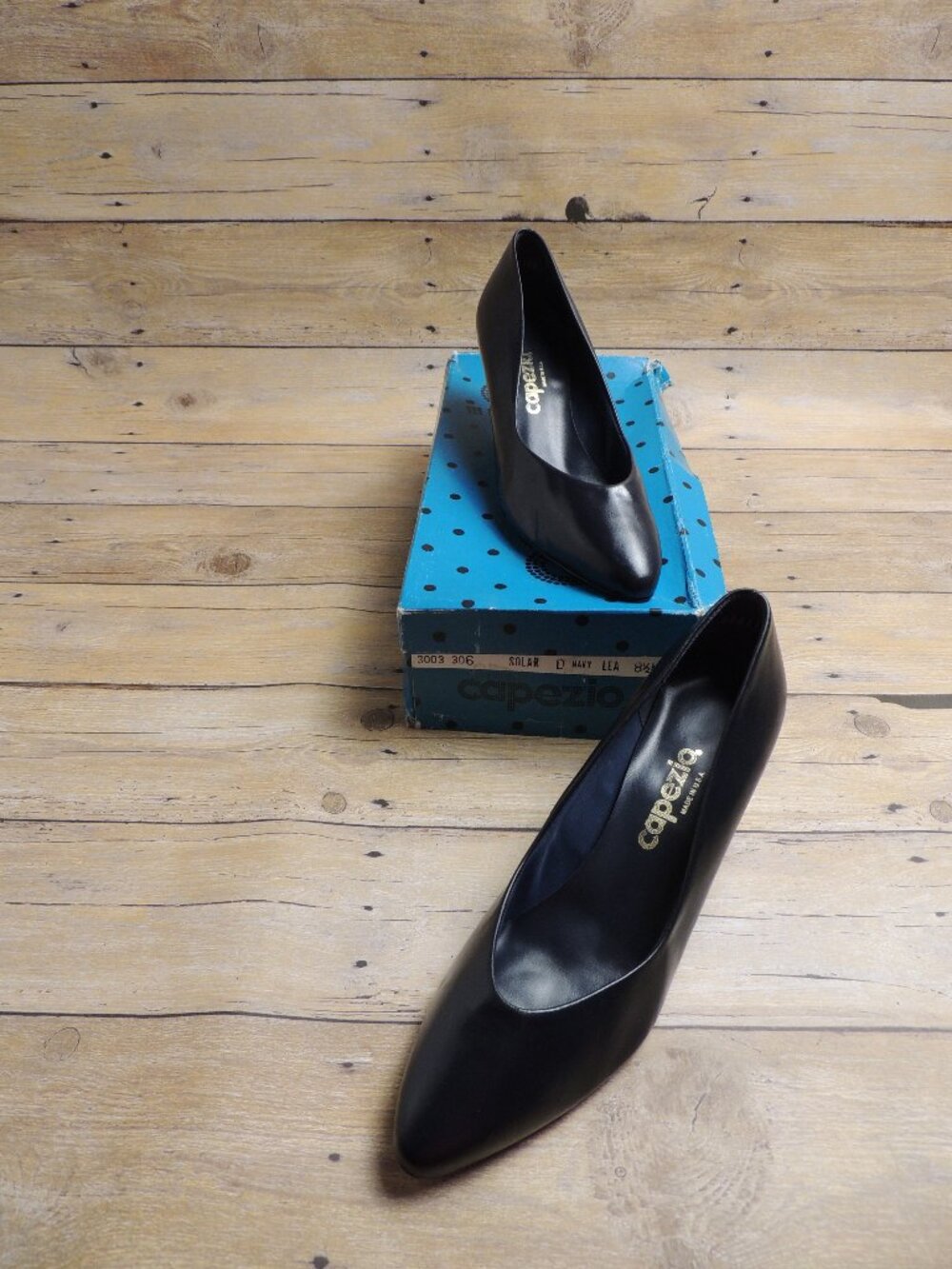 Vintage Capezio Navy Leather Almond Toe Pumps Heels Size 8.5 NIB